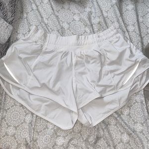 LULULEMON shorts- hotty hots 2.5 inch